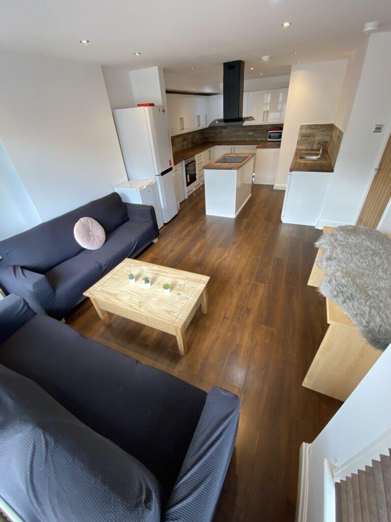 7 bed Semi Detached for rent in Leeds. From sbliving - Leeds 7 bed Semi Detached for rent in Leeds. From sbliving - Leeds