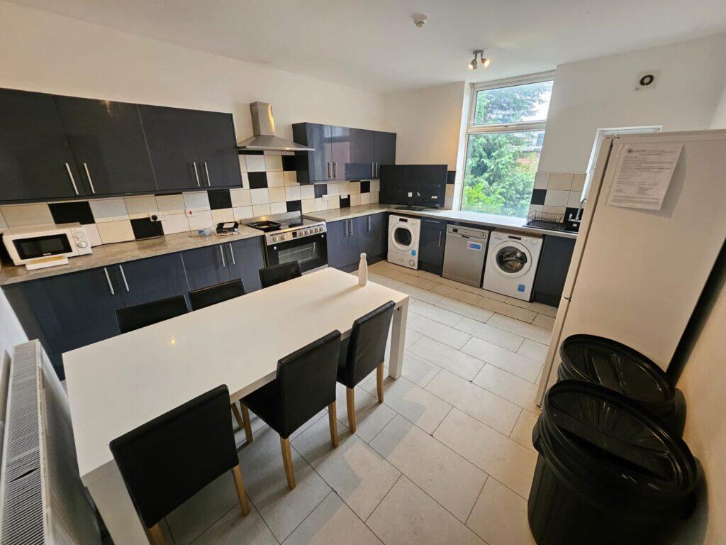 7 bed End of Terrace for rent in Leeds. From sbliving - Leeds