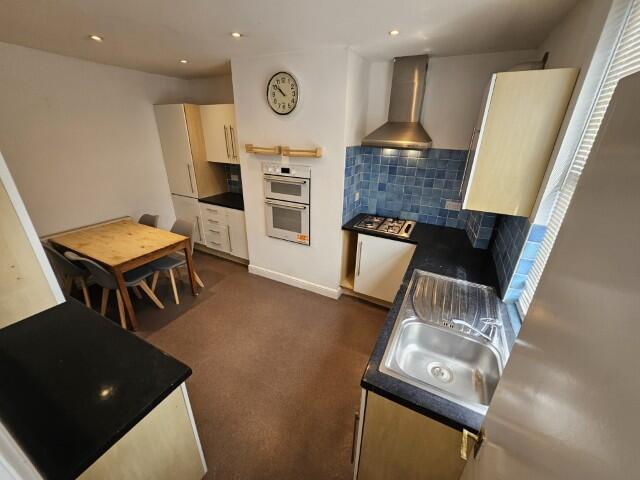 3 bed Mid Terraced House for rent in Leeds. From sbliving - Leeds