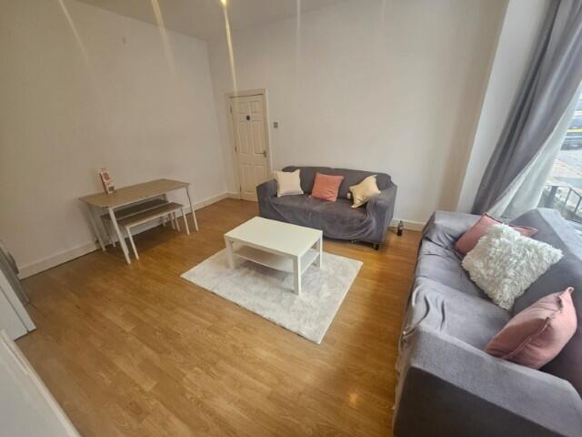 7 bed Mid Terraced House for rent in Leeds. From sbliving - Leeds