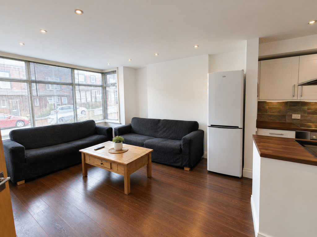 6 bed Semi Detached for rent in Leeds. From sbliving - Leeds