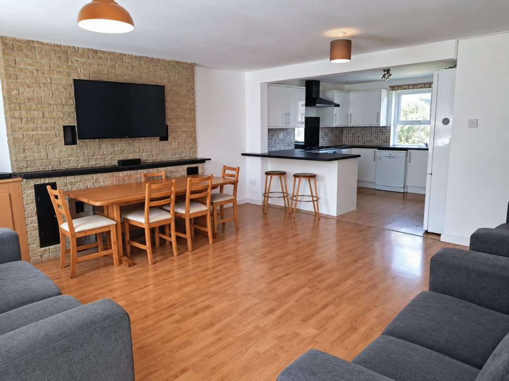 6 bed Detached for rent in Leeds. From sbliving - Leeds