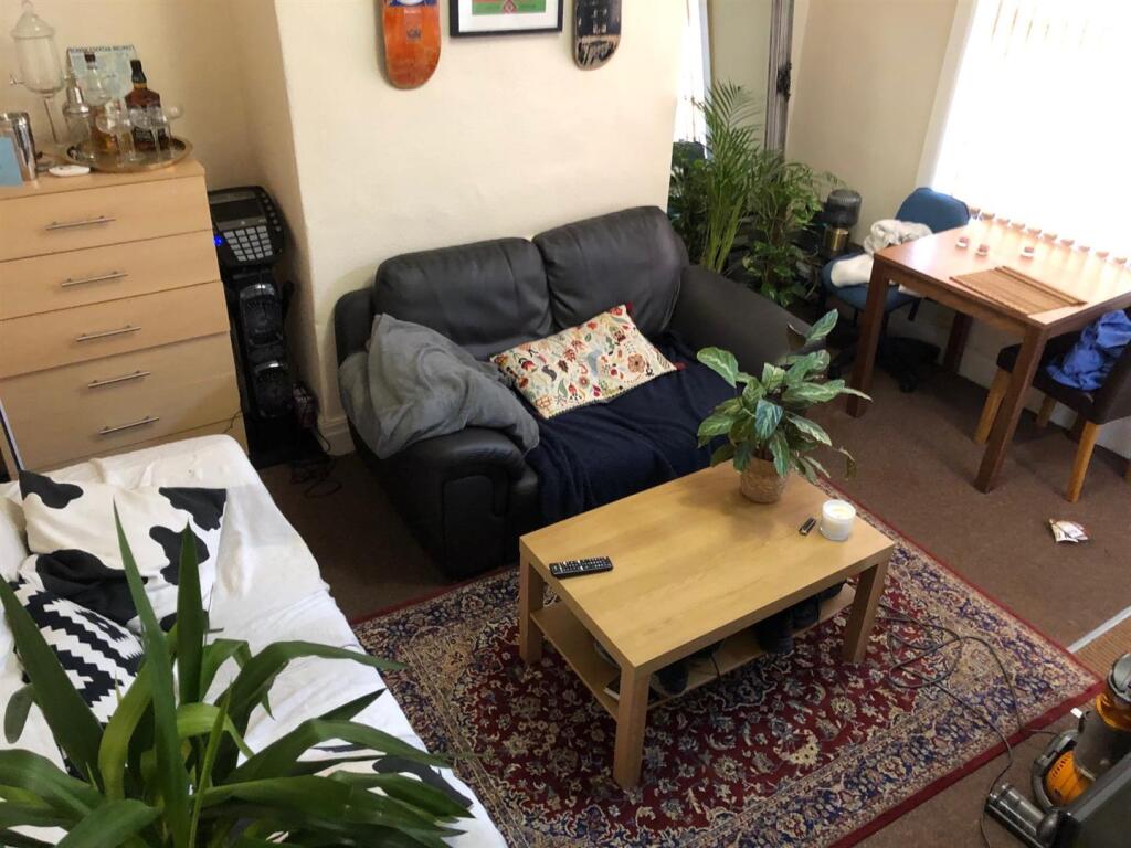 2 bed Detached for rent in Leeds. From SJM Properties - Leeds