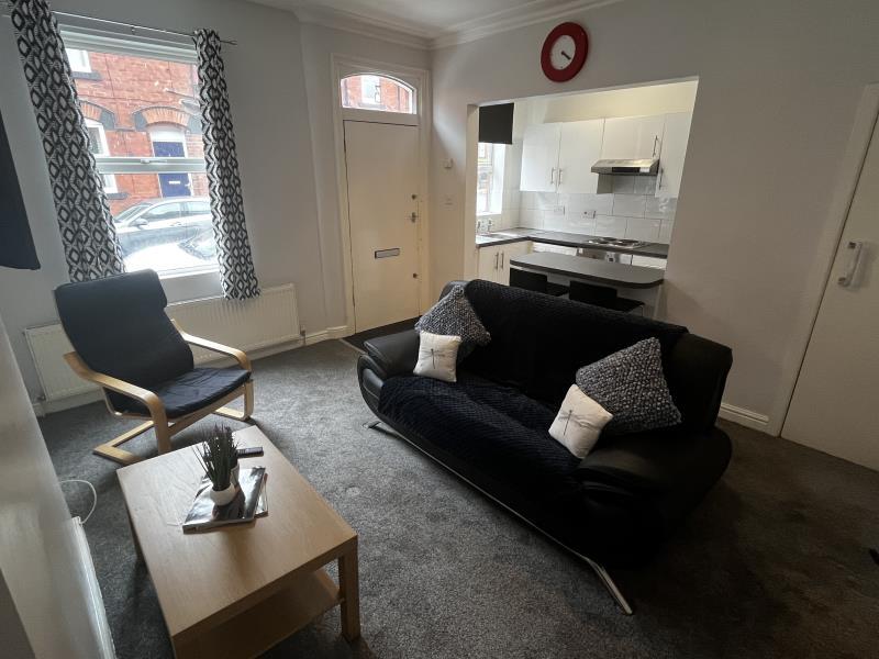 3 bed Mid Terraced House for rent in Leeds. From Spencer Properties - Leeds