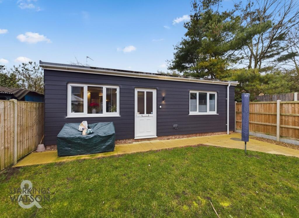 1 bed Detached bungalow for rent in Norwich. From Starkings & Watson - Norfolk & Suffolk