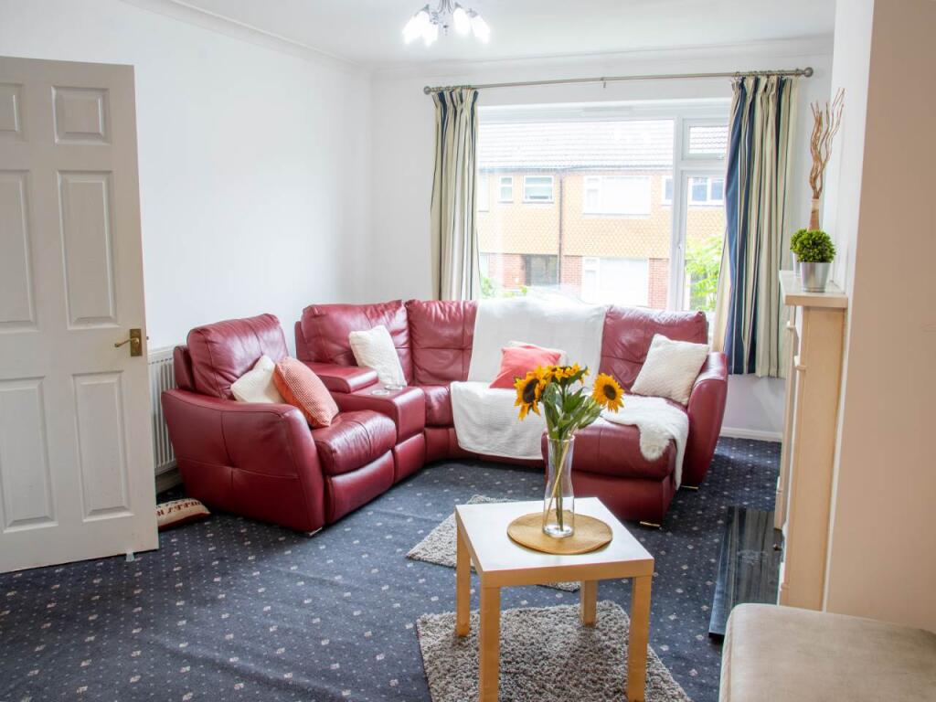 4 bed Detached for rent in Canterbury. From Student Places Ltd - Canterbury