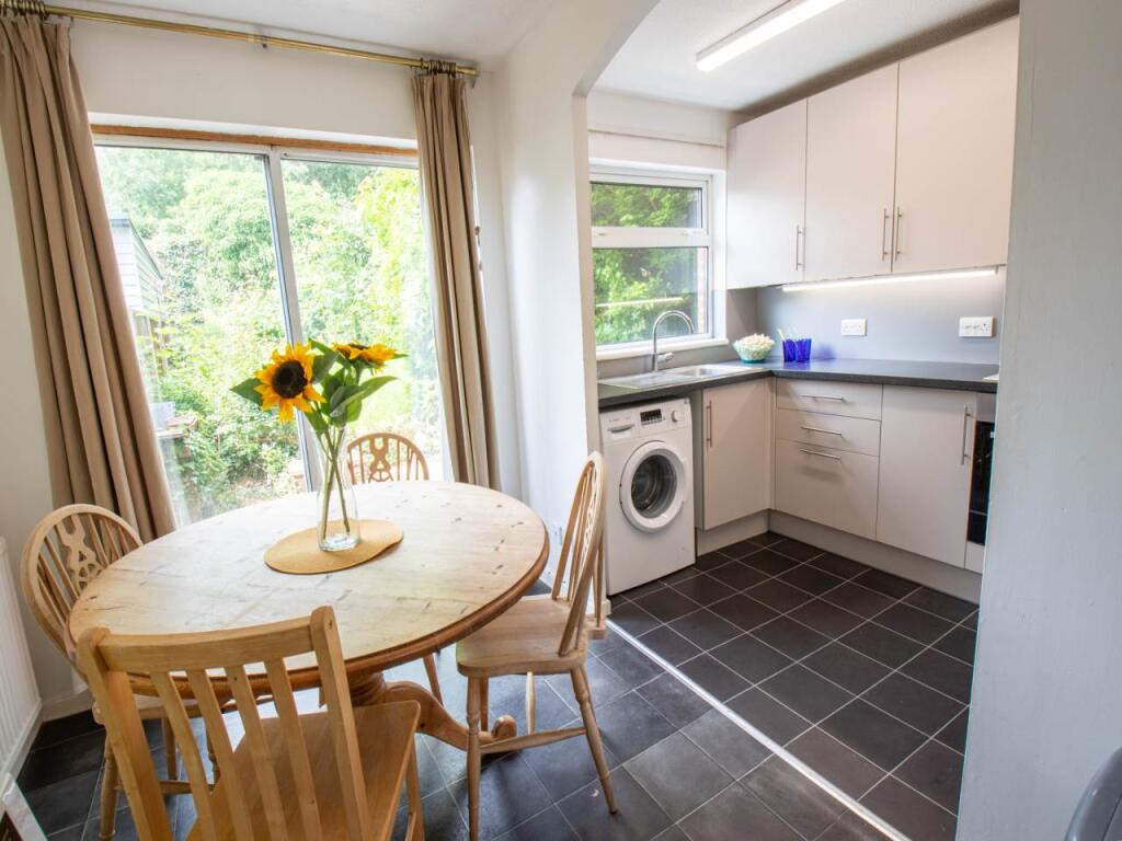 6 bed Detached for rent in Harbledown. From Student Places Ltd - Canterbury