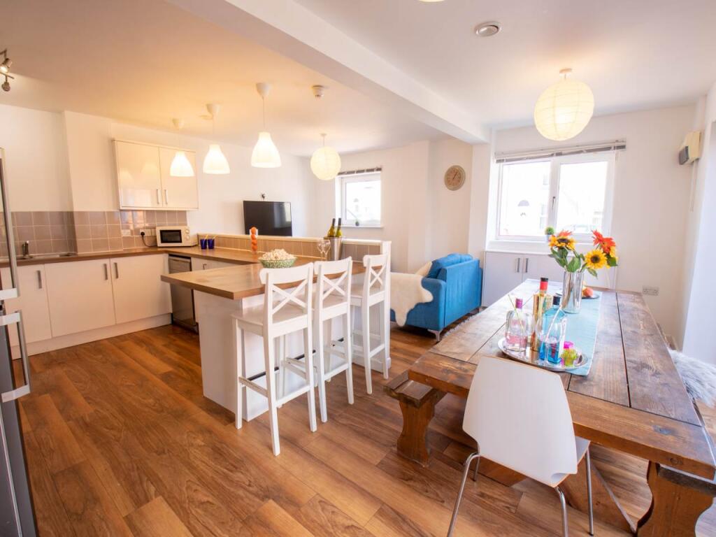 8 bed Detached for rent in Lower Twydall. From Student Places Ltd - Canterbury 8 bed Detached for rent in Lower Twydall. From Student Places Ltd - Canterbury