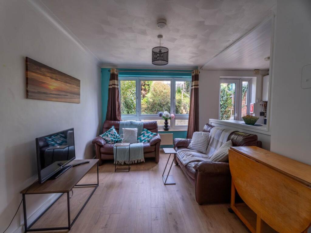 5 bed Detached for rent in Canterbury. From Student Places Ltd - Canterbury 5 bed Detached for rent in Canterbury. From Student Places Ltd - Canterbury