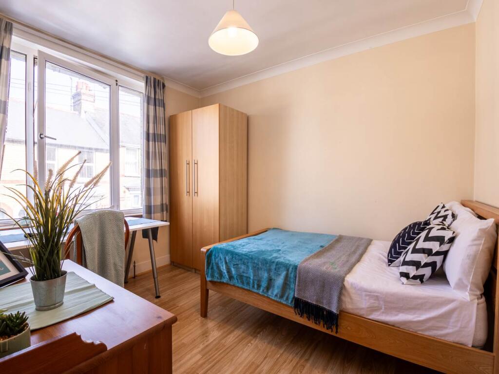 4 bed Detached for rent in Canterbury. From Student Places Ltd - Canterbury