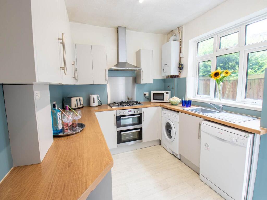 4 bed Detached for rent in Rough Common. From Student Places Ltd - Canterbury