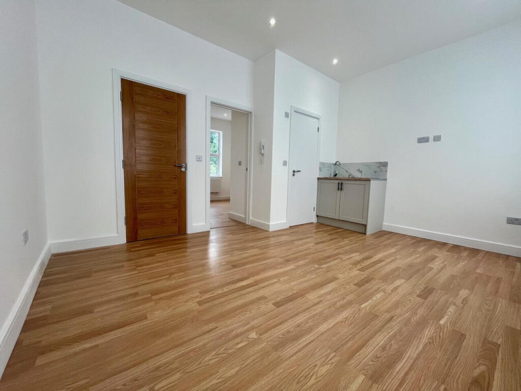 4 bed Studio for rent in London. From The Online Letting Agents Ltd - Bury St Edmunds 4 bed Studio for rent in London. From The Online Letting Agents Ltd - Bury St Edmunds