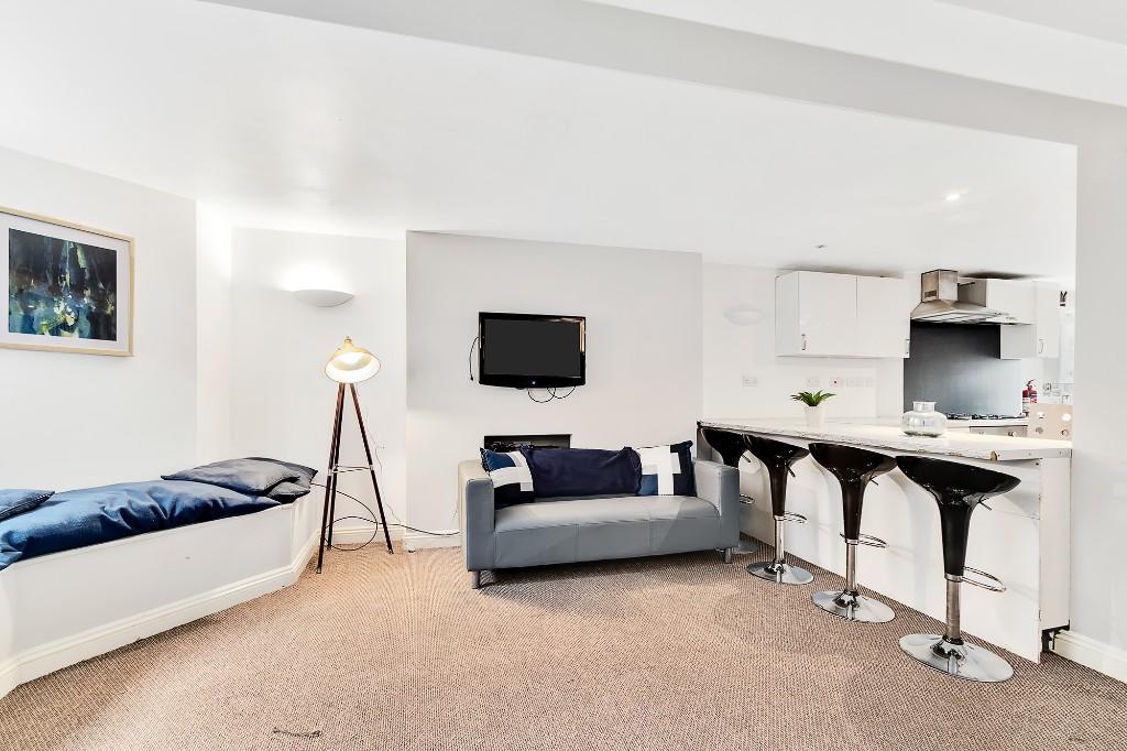 8 bed Mid Terraced House for rent in Plymouth. From Unity Lets - Plymouth 8 bed Mid Terraced House for rent in Plymouth. From Unity Lets - Plymouth