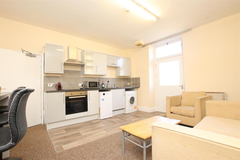 4 bed 1st Floor Flat for rent in Bristol. From Aspire to Move
