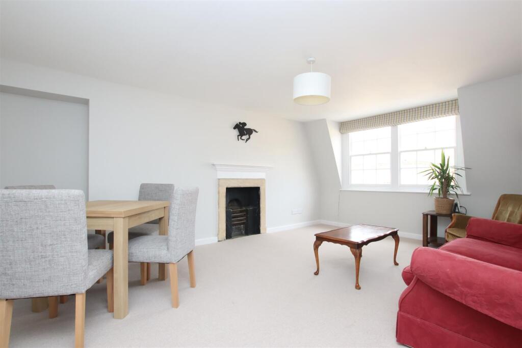 2 bed 1st Floor Flat for rent in Bath. From Aspire to Move
