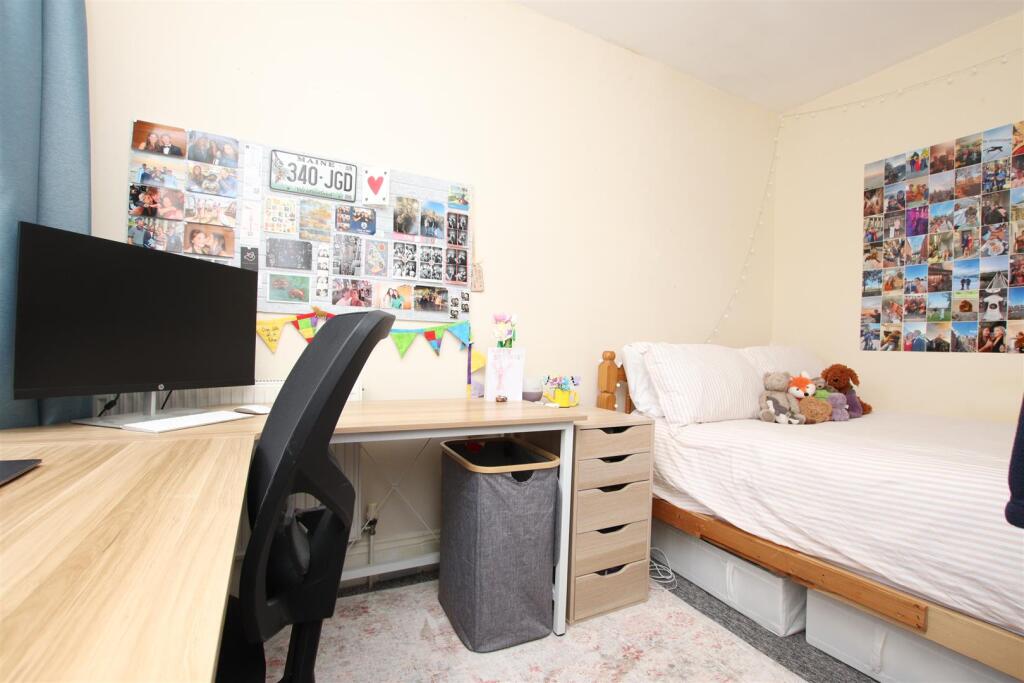 5 bed Mid Terraced House for rent in Bath. From Aspire to Move