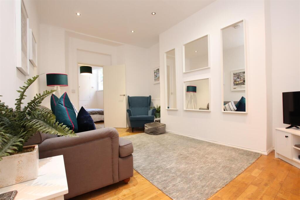 2 bed 1st Floor Flat for rent in Bath. From Aspire to Move