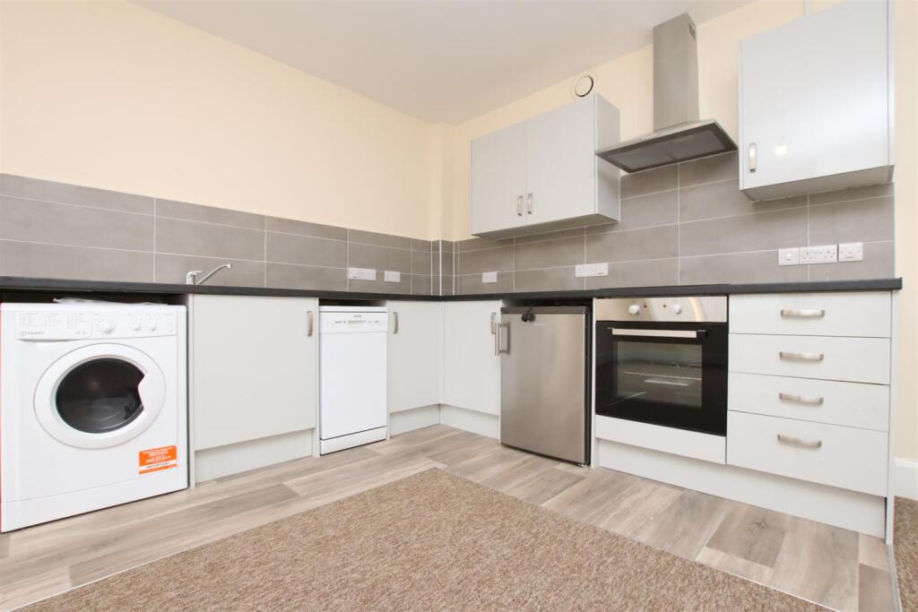 2 bed 1st Floor Flat for rent in Bath. From Aspire to Move
