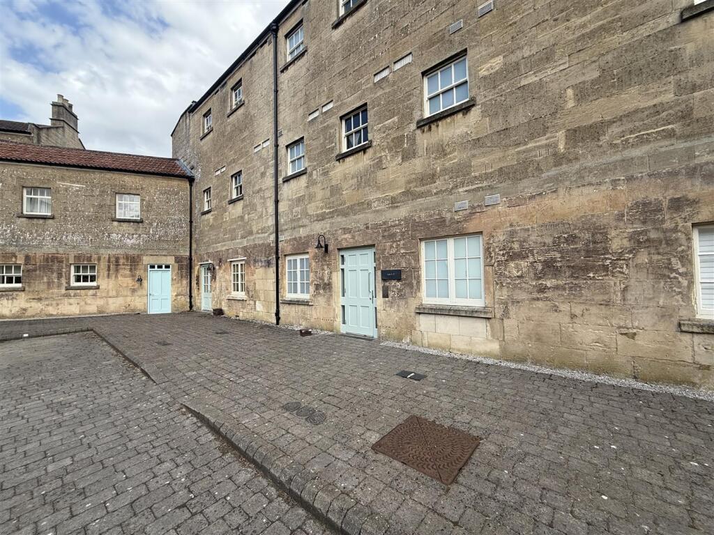 2 bed Apartment for rent in Bath. From Aspire to Move