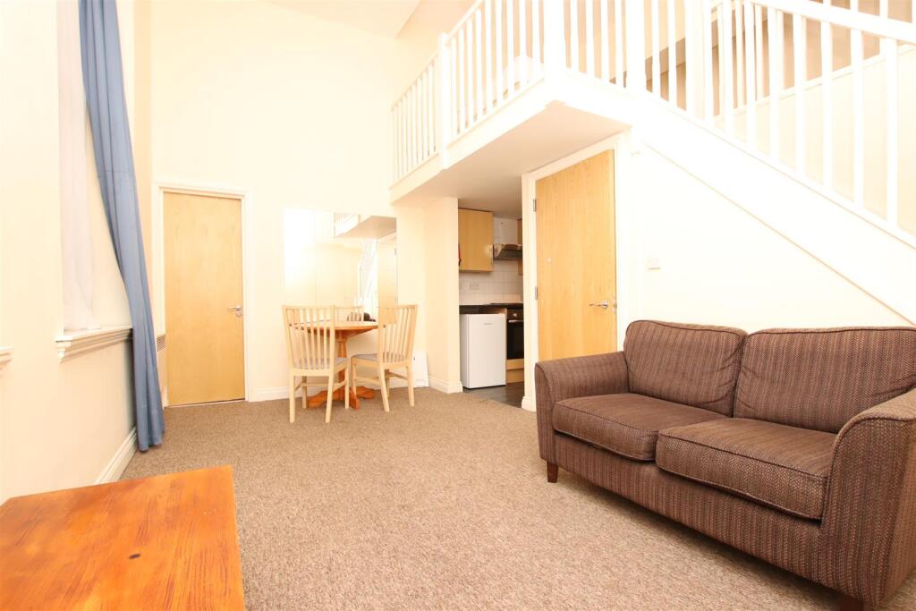 4 bed 1st Floor Flat for rent in Bristol. From Aspire to Move