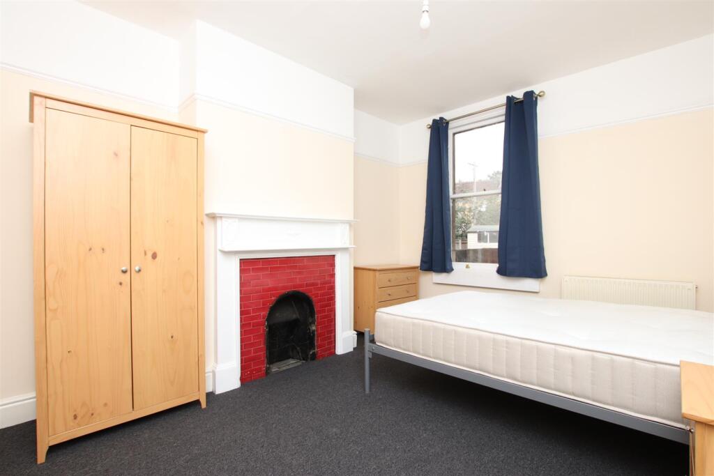 2 bed 1st Floor Flat for rent in Kelston. From Aspire to Move