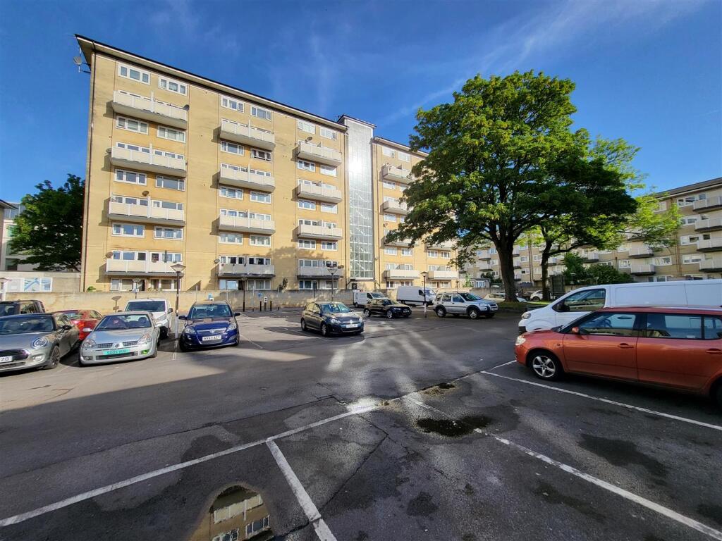 2 bed 1st Floor Flat for rent in Upper Swainswick. From Aspire to Move