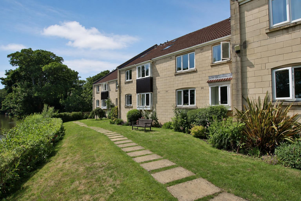 4 bed 1st Floor Flat for rent in Upper Swainswick. From Aspire to Move