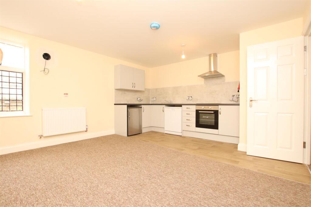 2 bed 1st Floor Flat for rent in Bath. From Aspire to Move