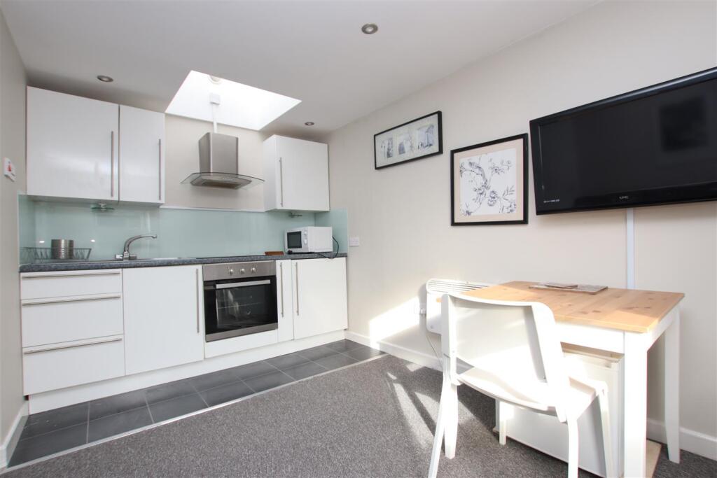 1 bed 1st Floor Flat for rent in Upper Swainswick. From Aspire to Move