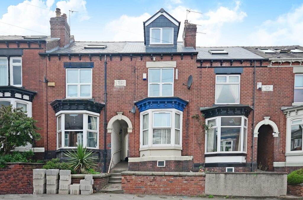 4 bed Mid Terraced House for rent in Long Line. From Whitehornes - Woodseats
