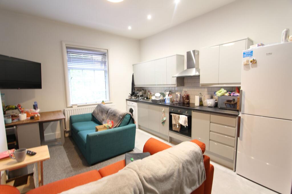 2 bed Apartment for rent in Sheffield. From Whitehornes - Woodseats