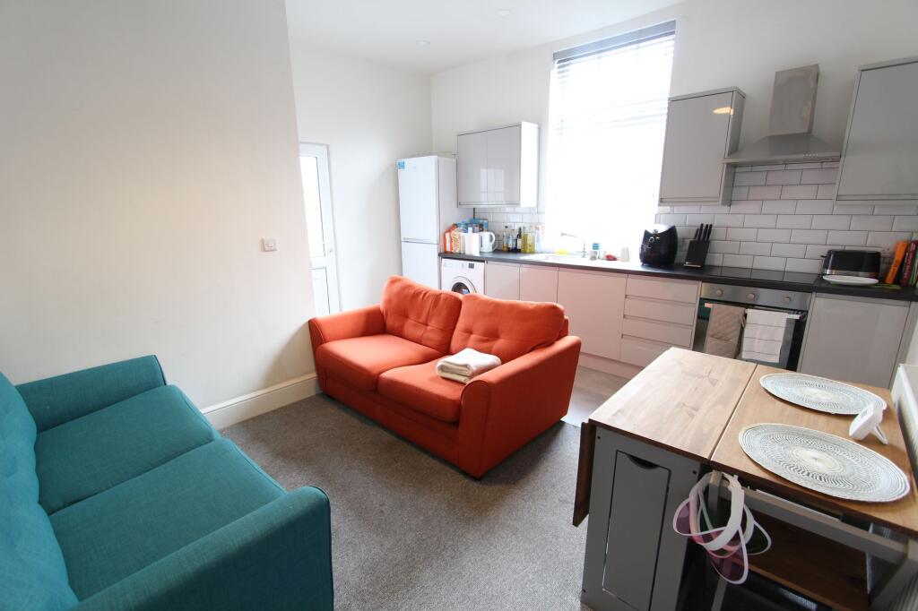 4 bed Apartment for rent in Sheffield. From Whitehornes - Woodseats