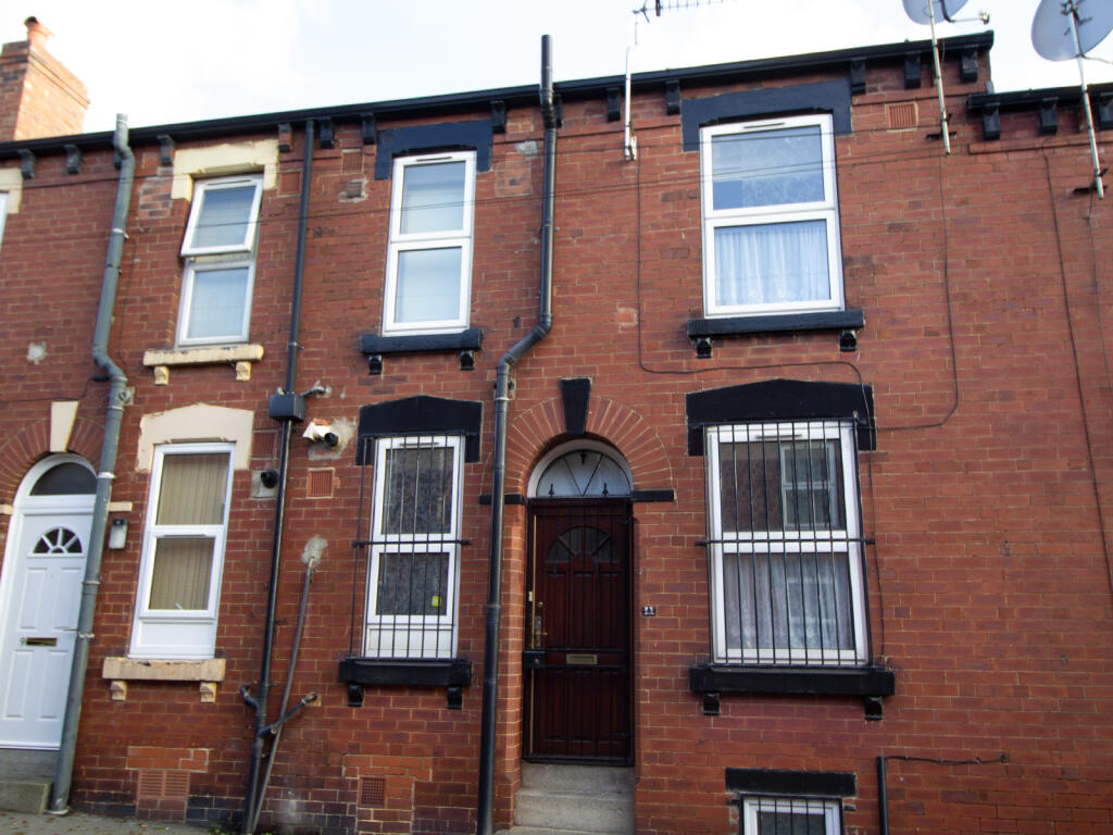 2 bed Mid Terraced House for rent in Leeds. From Beercocks - Cottingham