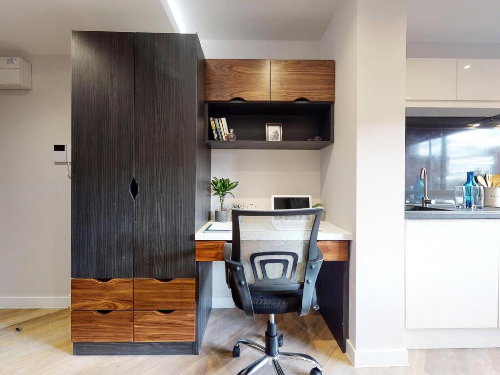 4 bed Apartment for rent in Leeds. From Beercocks - Cottingham 4 bed Apartment for rent in Leeds. From Beercocks - Cottingham