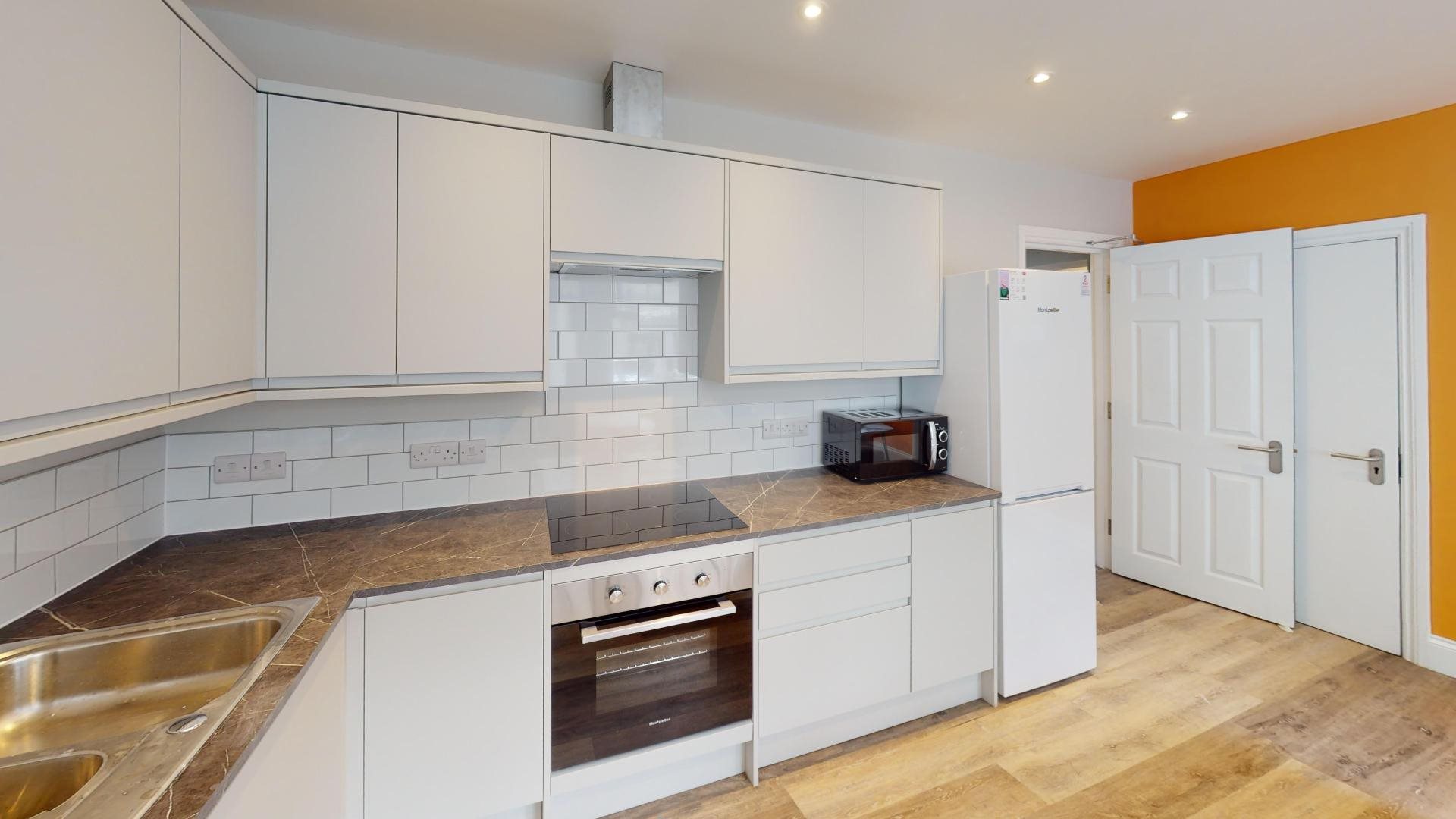 6 bed 1st Floor Flat for rent in Bristol. From Loc8me - Bristol