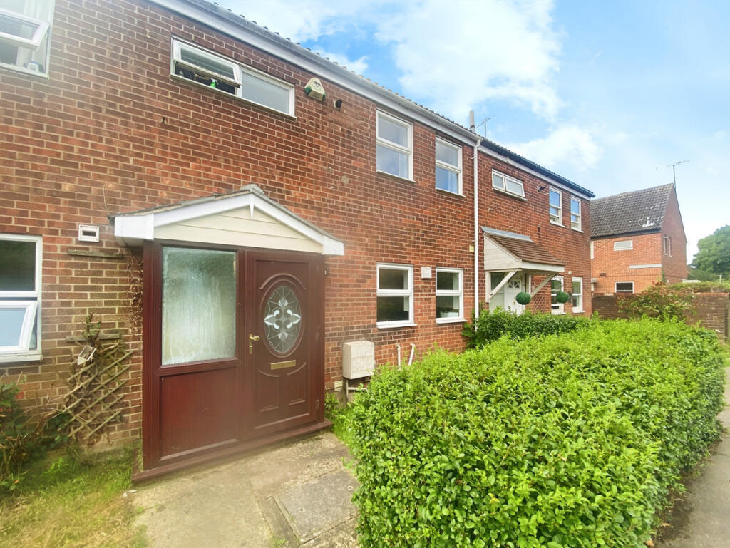 5 bed Mid Terraced House for rent in Colchester. From The Agency UK - Covering Nationwide