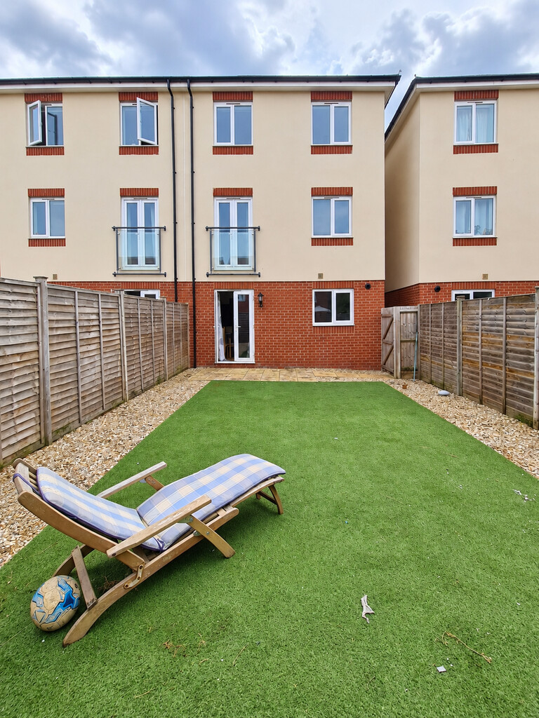 6 bed Town House for rent in Broomhill. From Patrick James Property