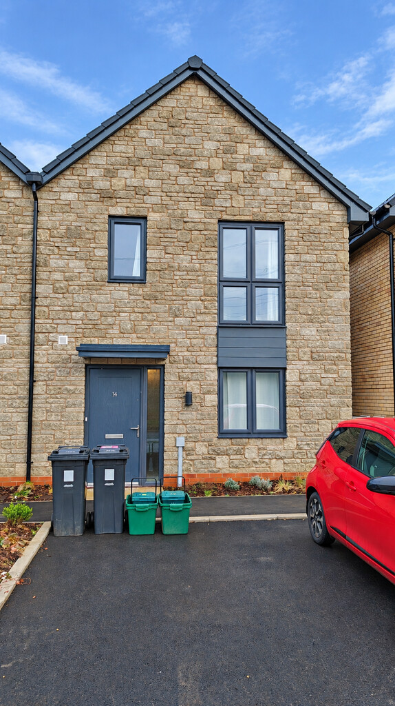 6 bed Semi Detached for rent in . From Patrick James Property