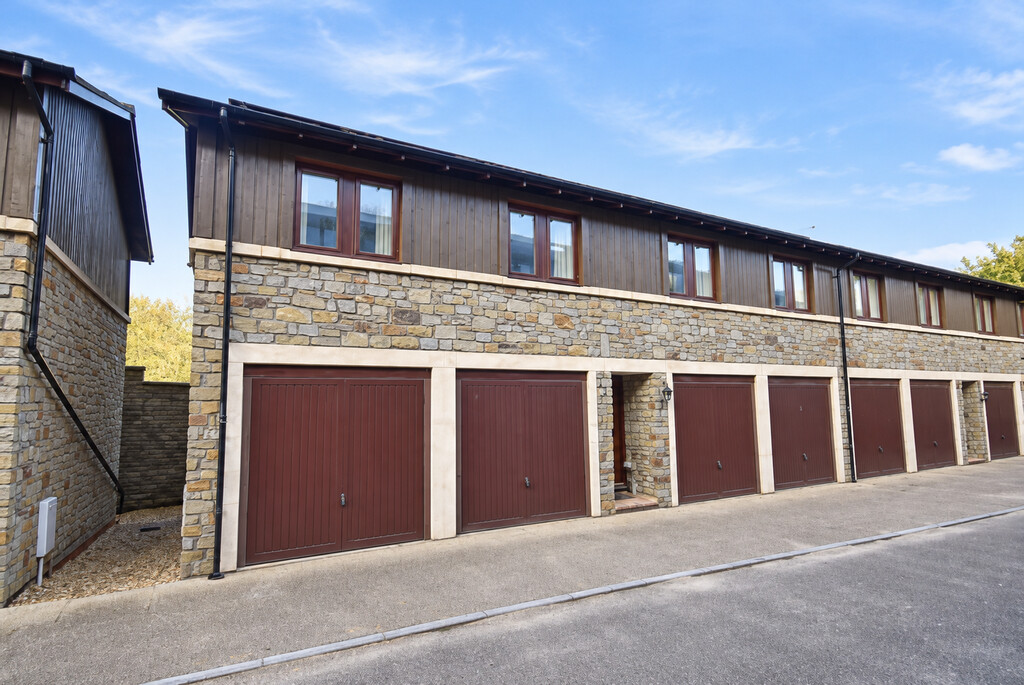 4 bed Mid Terraced House for rent in Broomhill. From Patrick James Property