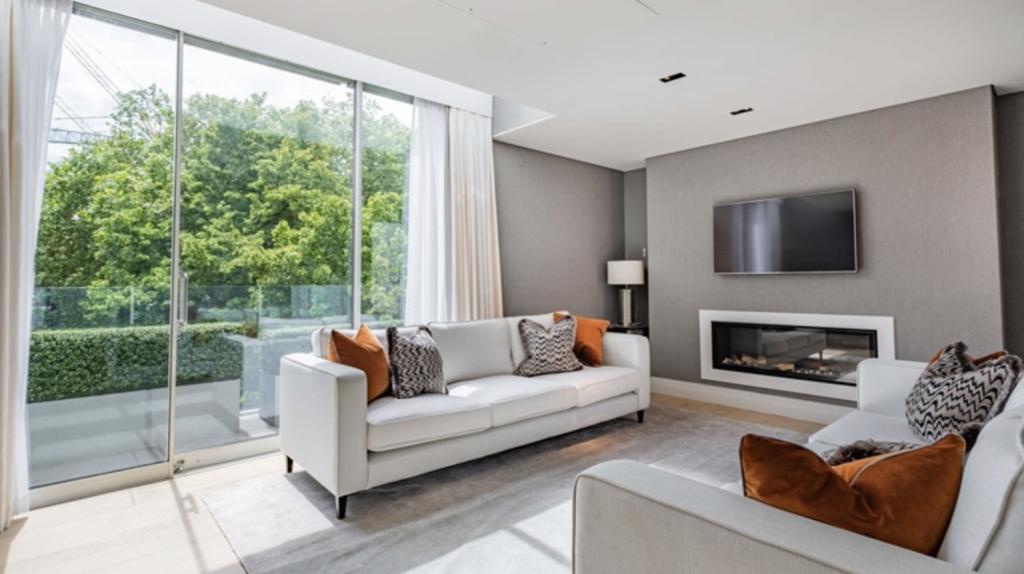 2 bed Penthouse for rent in London. From Luxury Living Homes International