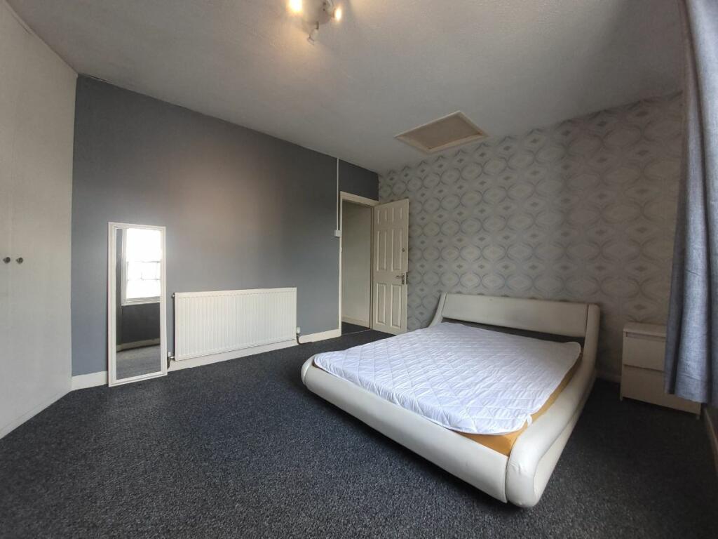 4 bed Mid Terraced House for rent in Canterbury. From Nicholas Humphreys - Canterbury