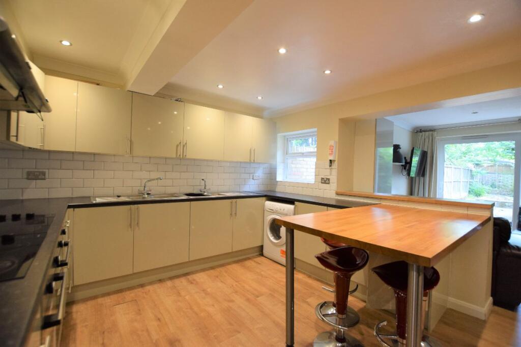 7 bed Mid Terraced House for rent in Canterbury. From Nicholas Humphreys - Canterbury