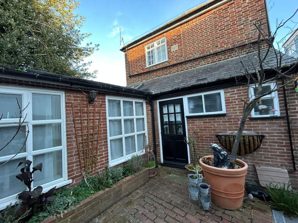4 bed Studio for rent in Canterbury. From Nicholas Humphreys - Canterbury 4 bed Studio for rent in Canterbury. From Nicholas Humphreys - Canterbury