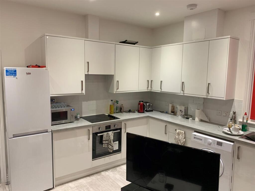 4 bed Mid Terraced House for rent in Brighton and Hove. From Clarity Property Management