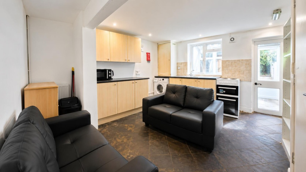 1 bed Mid Terraced House for rent in Ovingdean. From Clarity Property Management