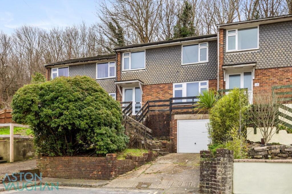6 bed Mid Terraced House for rent in Ovingdean. From Clarity Property Management 6 bed Mid Terraced House for rent in Ovingdean. From Clarity Property Management