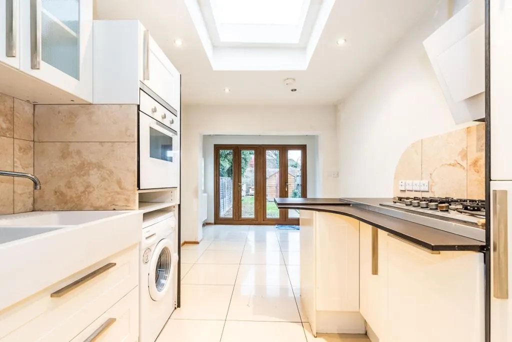 2 bed Flat / Maisonette for rent in London. From moovve - London