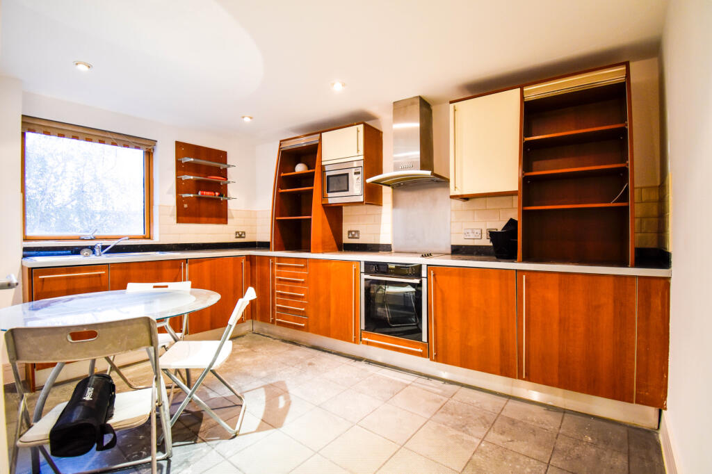 3 bed Apartment for rent in Poplar. From Residential Links - London