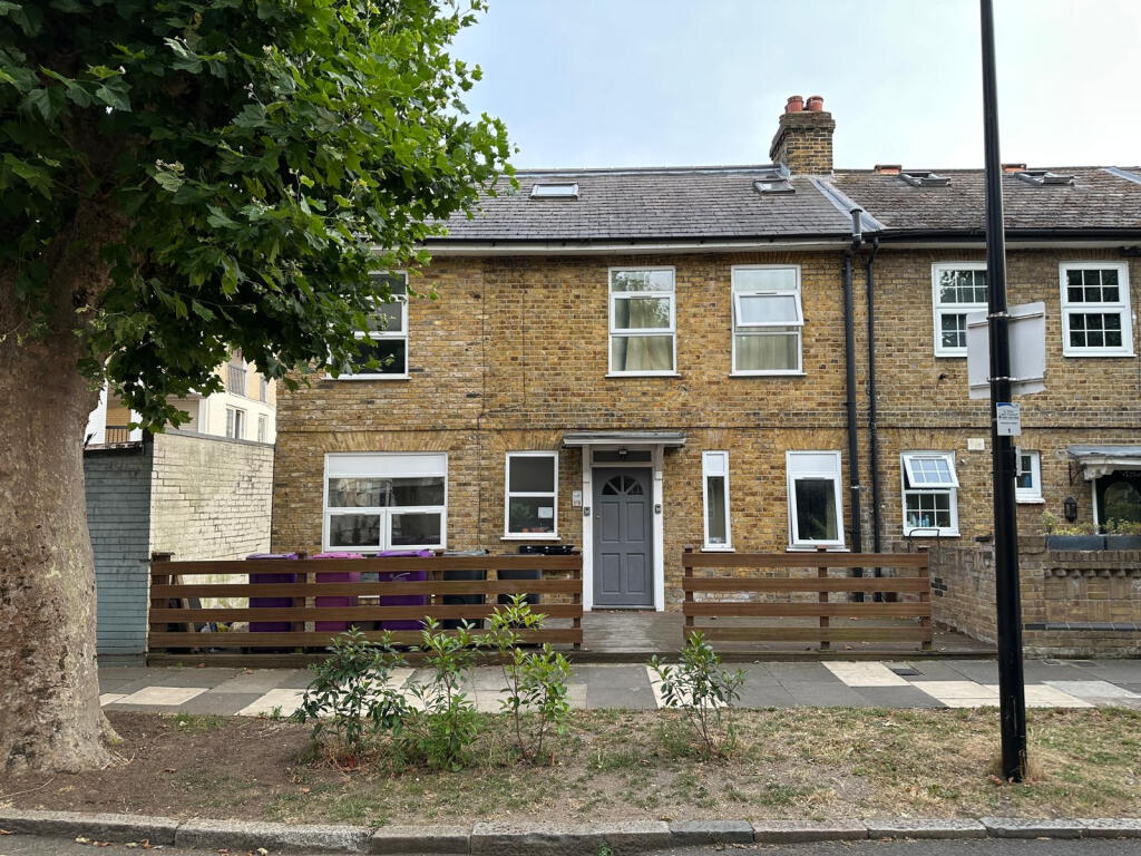 4 bed 1st Floor Flat for rent in Poplar. From Residential Links - London