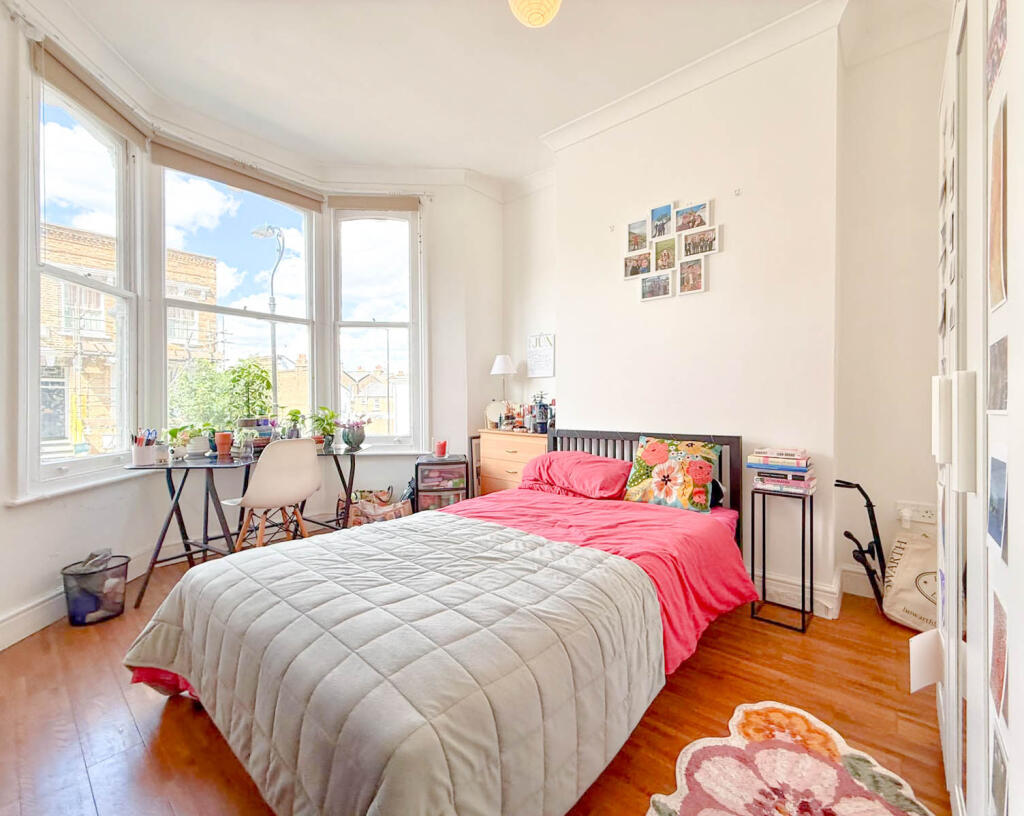 4 bed Mid Terraced House for rent in Deptford. From Residential Links - London
